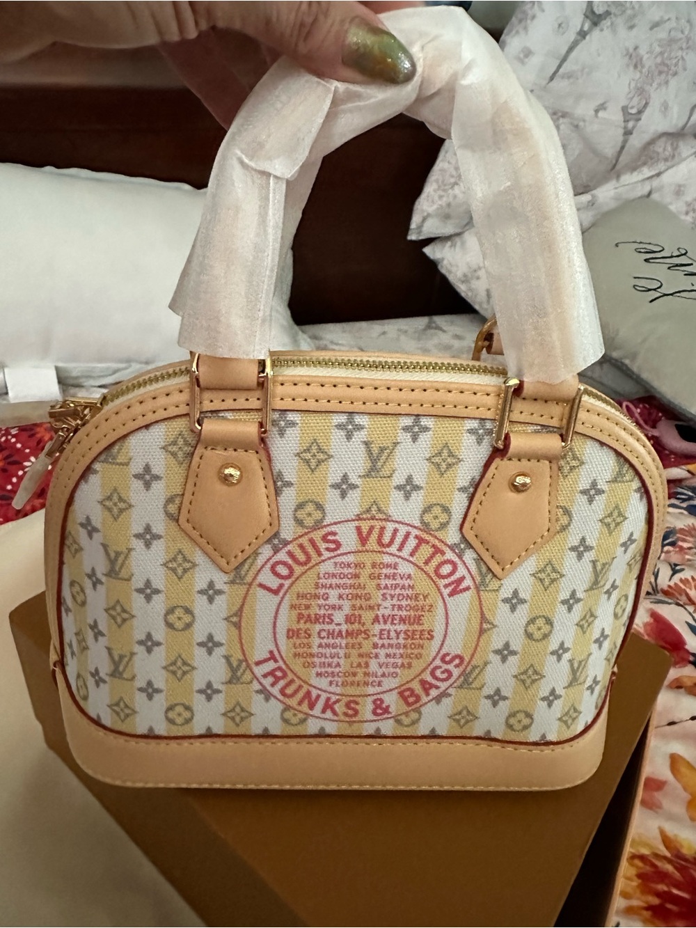 White & Tan Alma-Style Satchel 25 cm - Picture 6 of 8